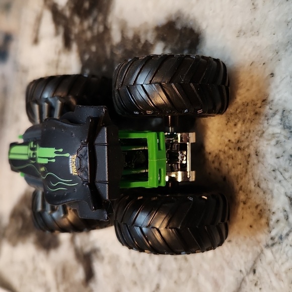 Hotwheels Radical Racer Monster Truck 4x4 black 1:64 scale - Picture 3 of 9